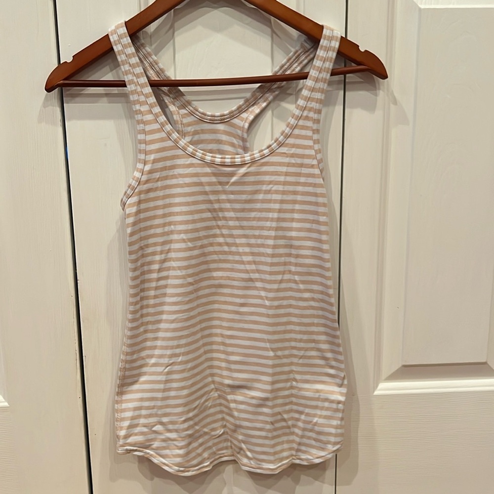 Lululemon size 6 tank top in great shape